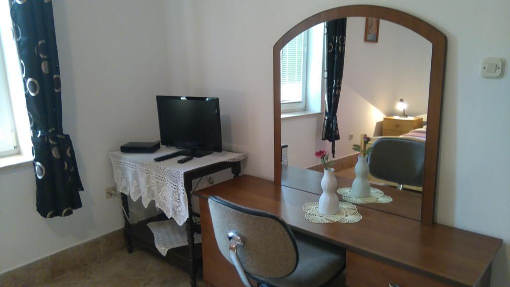 Nella Apartments Šišan Bagian luar foto