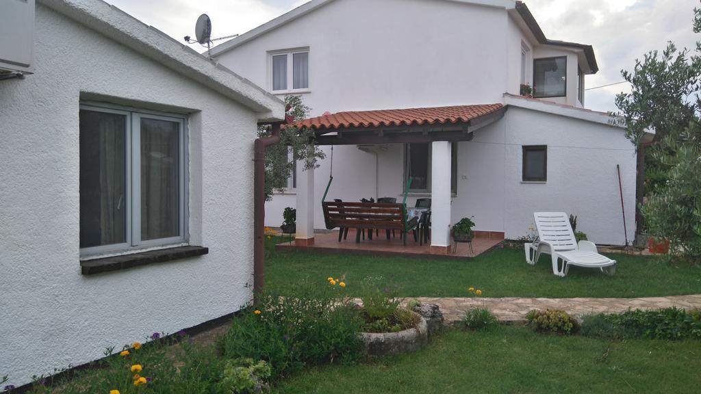 Nella Apartments Šišan Bagian luar foto