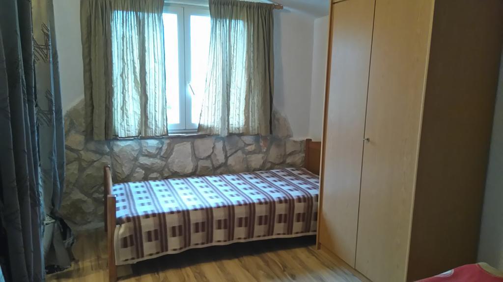 Nella Apartments Šišan Bagian luar foto