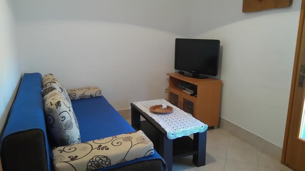 Nella Apartments Šišan Bagian luar foto