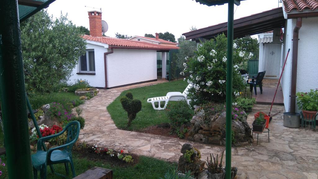 Nella Apartments Šišan Bagian luar foto